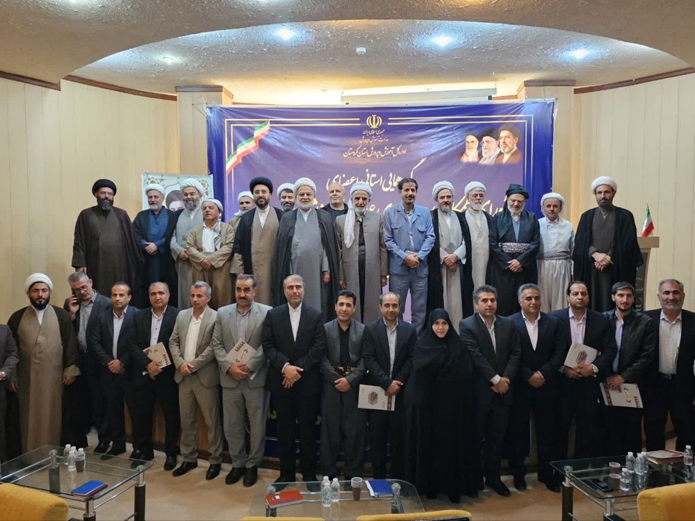 تبلیغ و تربیت در مدارس باید اولویت اول حوزه‌های علمیه باشد