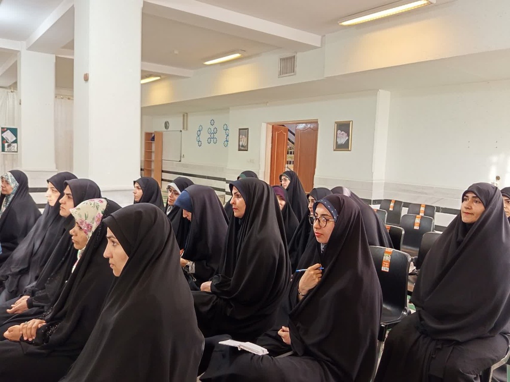 برگزاری دوره‌های آموزشی کار با سلاح برای طلاب، اساتید و کارکنان حوزه‌های علمیه خواهران استان لرستان