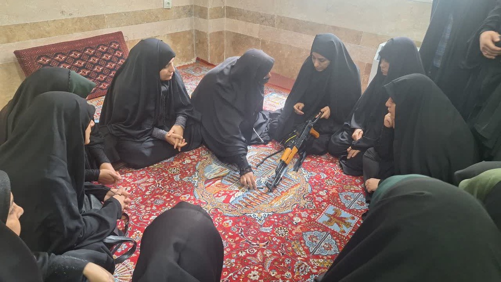 برگزاری دوره‌های آموزشی کار با سلاح برای طلاب، اساتید و کارکنان حوزه‌های علمیه خواهران استان لرستان