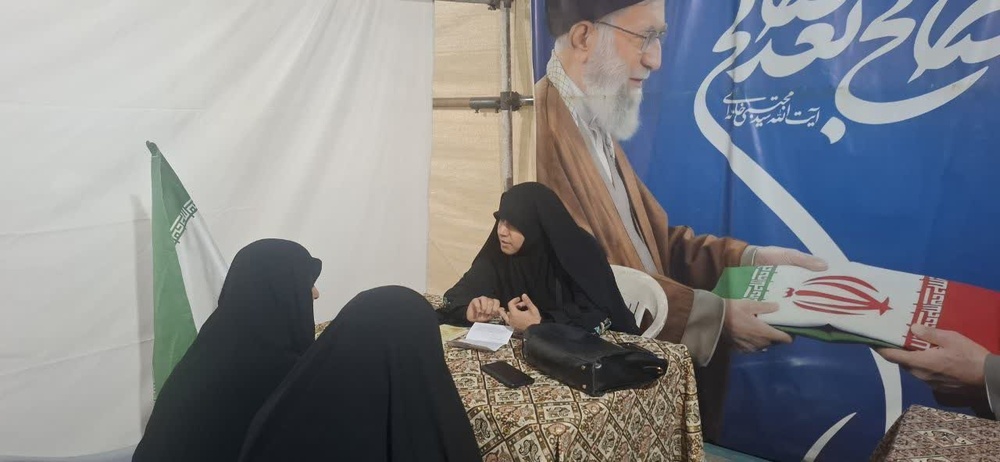 بازدید مدیر حوزه علمیه خواهران استان یزد از موکب «شهیده معصومه کرباسی»
