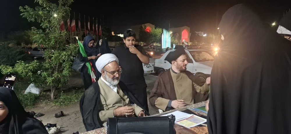 بازدید مدیر حوزه علمیه خواهران استان یزد از موکب «شهیده معصومه کرباسی»