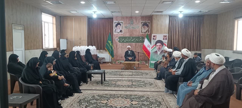 پیشگامان جوانی جمعیت در مهریز تجلیل شدند