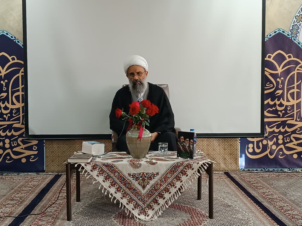 حوزه‌های علمیه خواهران می‌توانند خاکریز دفاعی اصلی در برابر چالش عظیم پیش‌رو باشند