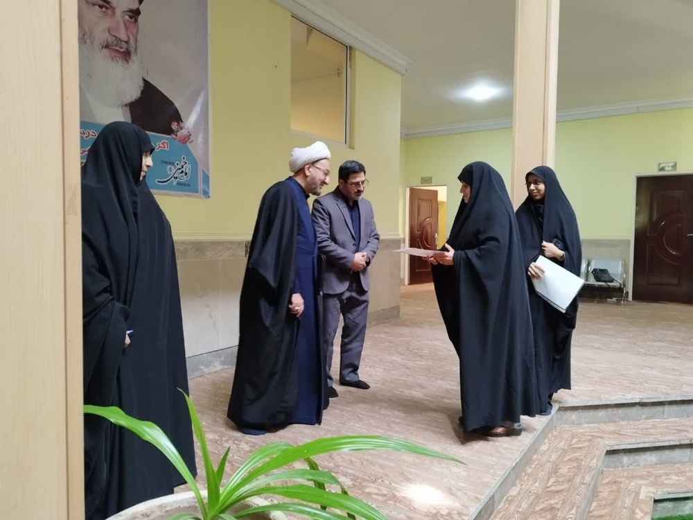 بازدید معاون امور حوزه‌های خواهران کشور از مدرسه صدیقه کبری شهرستان بهار استان همدان