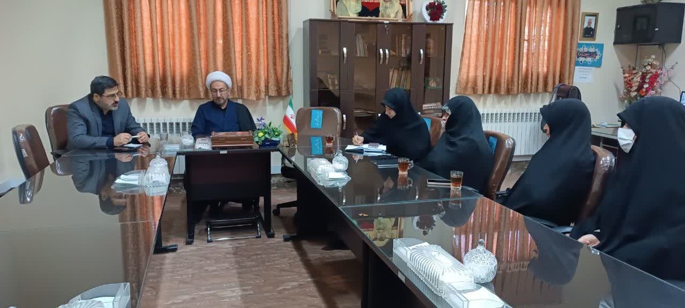 بازدید معاون امور حوزه‌های خواهران کشور از مدرسه صدیقه کبری شهرستان بهار استان همدان