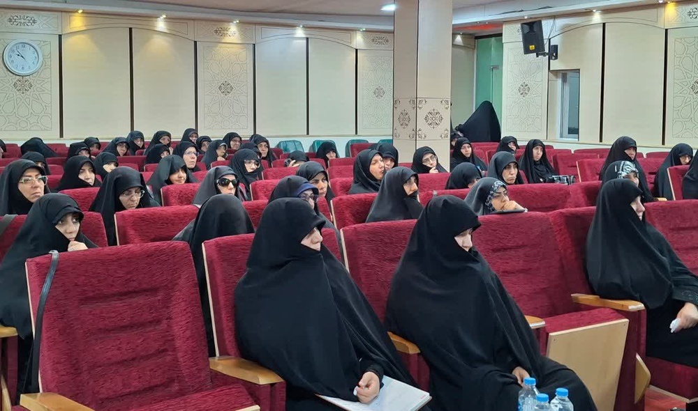 نشست معاونین ستادی با معاونین مدارس علمیه خواهران استان تهران