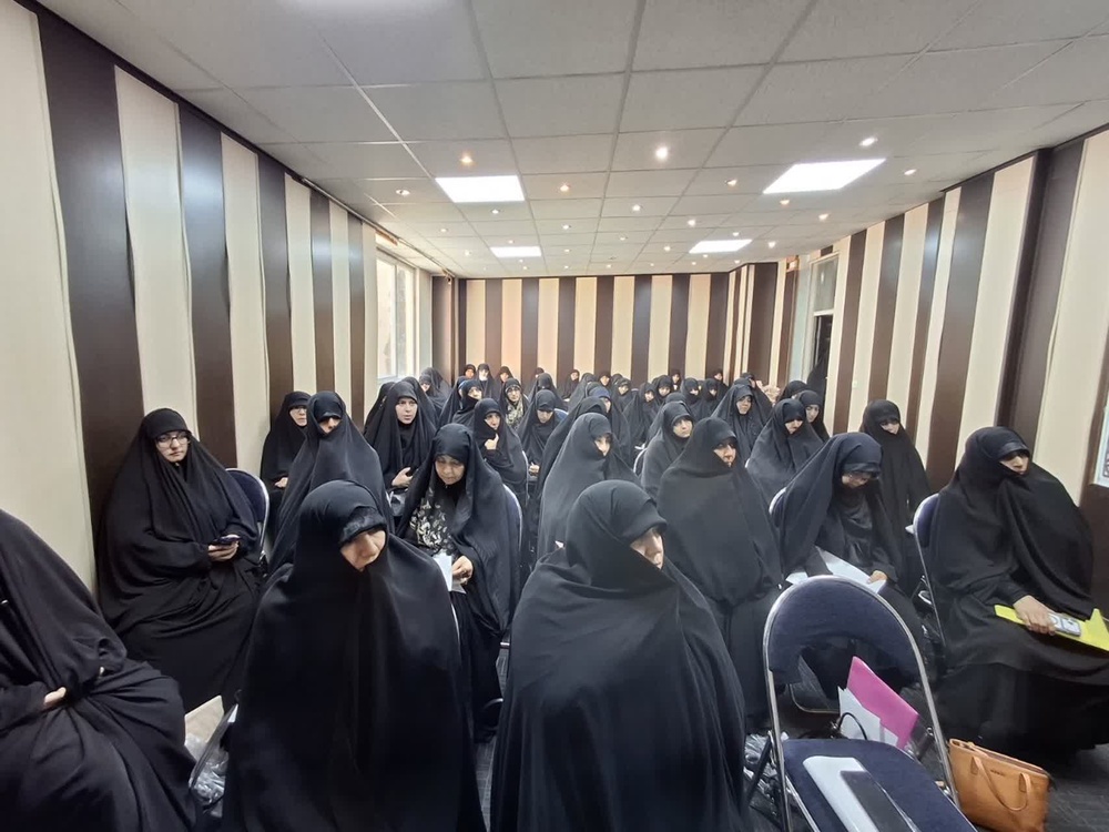 نشست معاونین ستادی با معاونین مدارس علمیه خواهران استان تهران