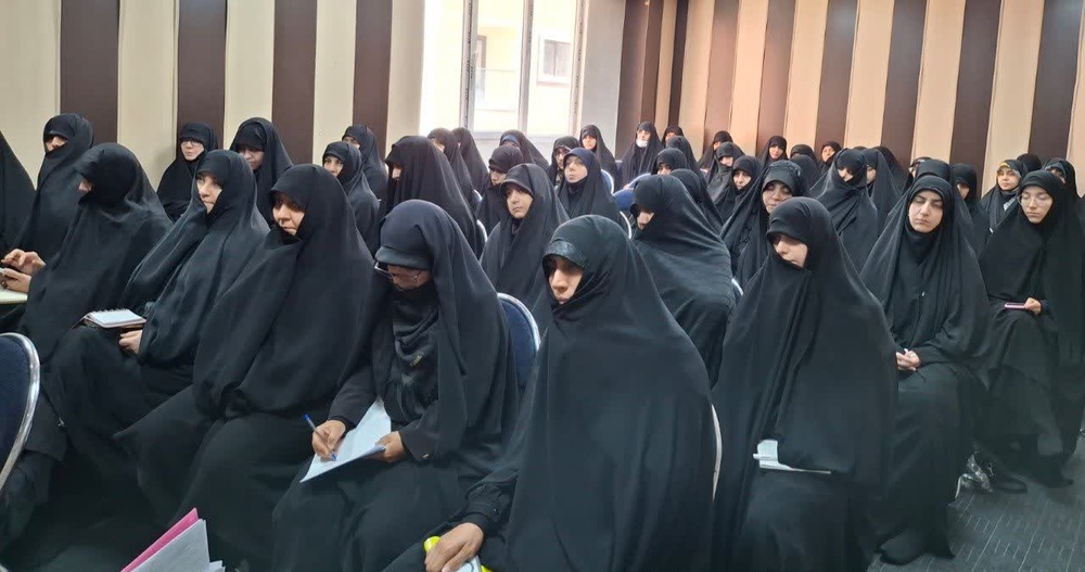 نشست معاونین ستادی با معاونین مدارس علمیه خواهران استان تهران