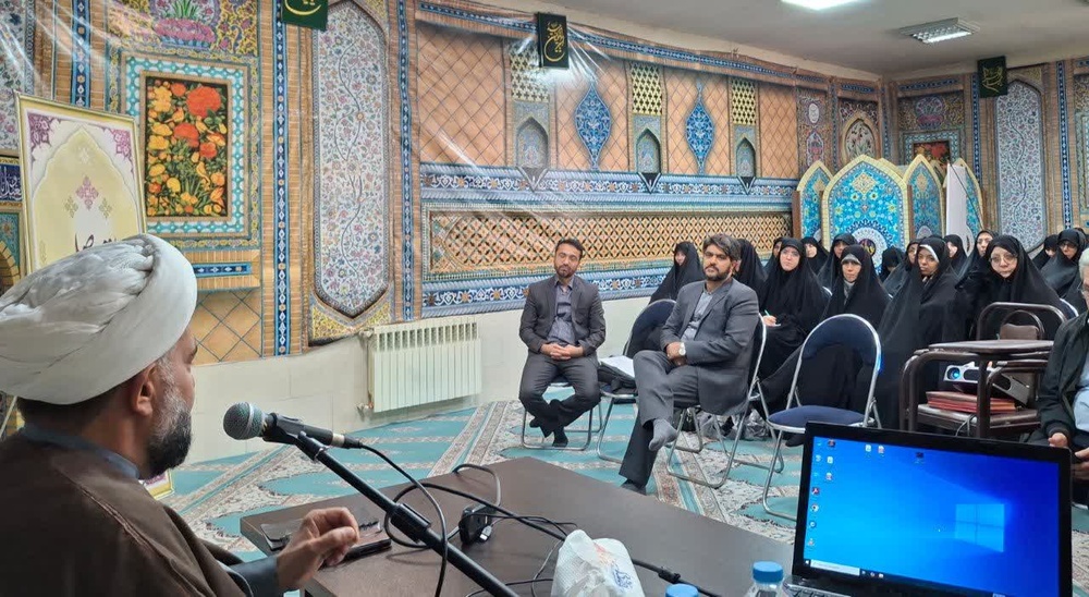 نشست معاونین ستادی با معاونین مدارس علمیه خواهران استان تهران