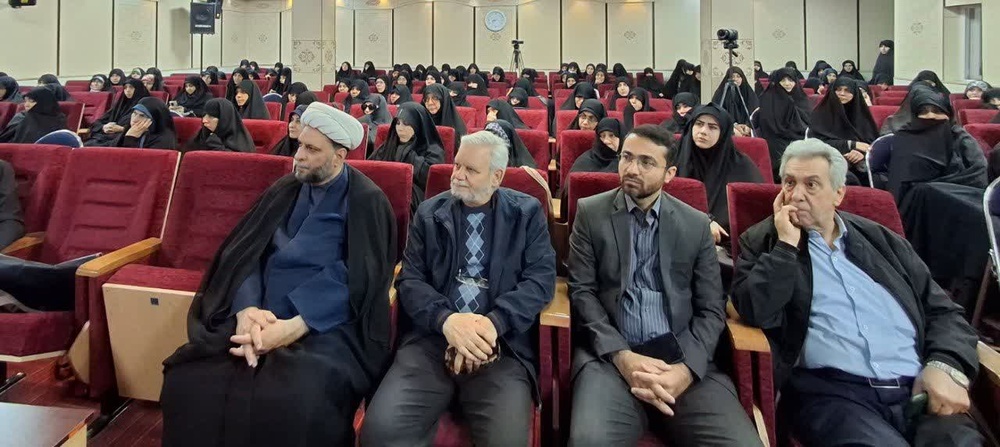 نشست معاونین ستادی با معاونین مدارس علمیه خواهران استان تهران