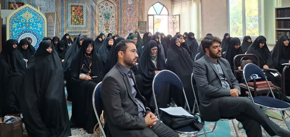 نشست معاونین ستادی با معاونین مدارس علمیه خواهران استان تهران