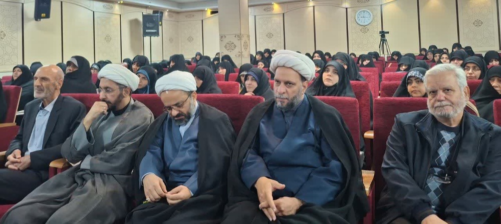 نشست معاونین ستادی با معاونین مدارس علمیه خواهران استان تهران