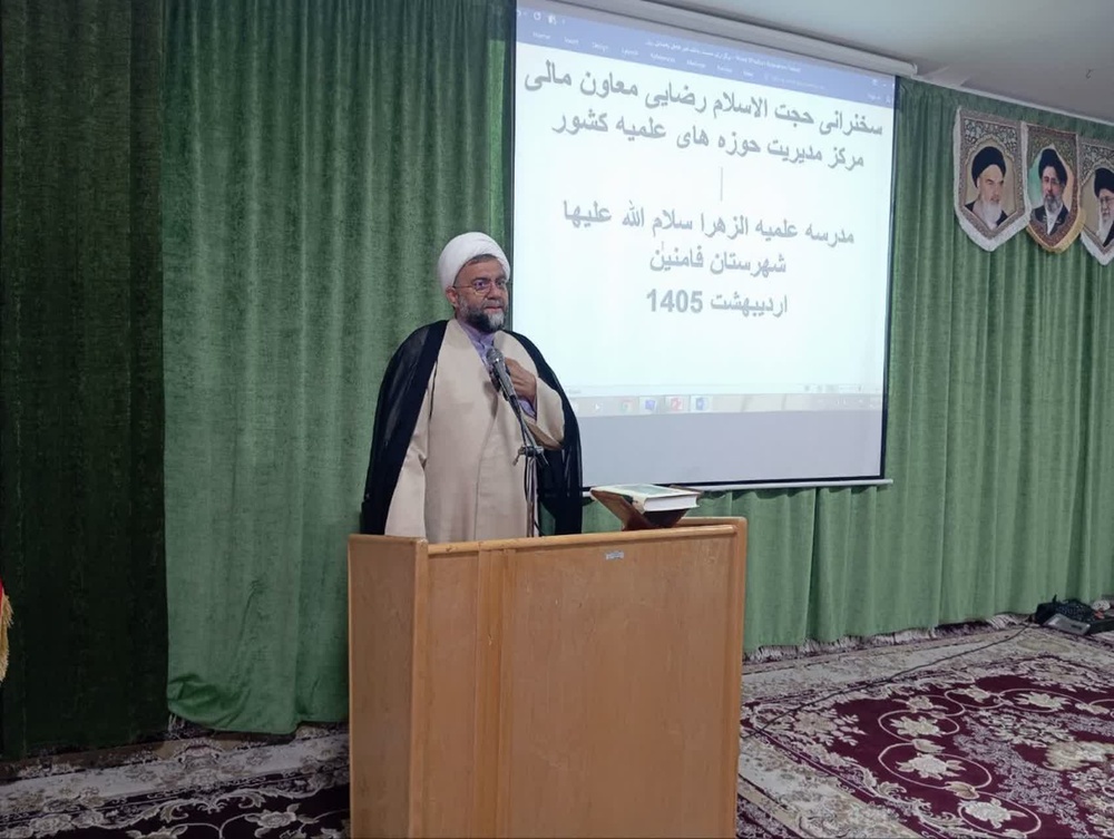 طلاب با تهذیب نفس و تلاش علمی، پیام دین را به جامعه منتقل کنند