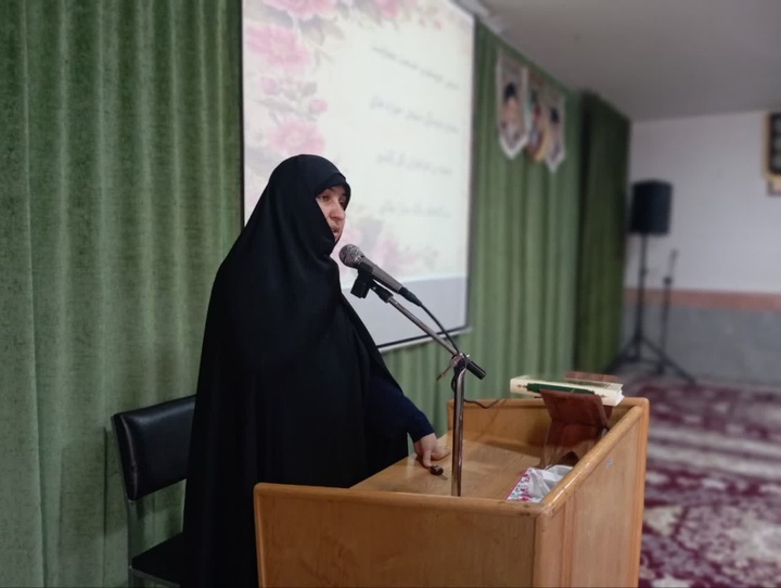 نیاز جامعه به حضور طلاب خواهر بیش از گذشته است