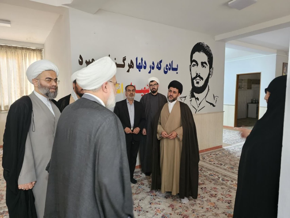 بازدید نماینده ولیفقیه در کردستان از مدرسه علمیه خواهران حضرت فاطمه (س) سقز