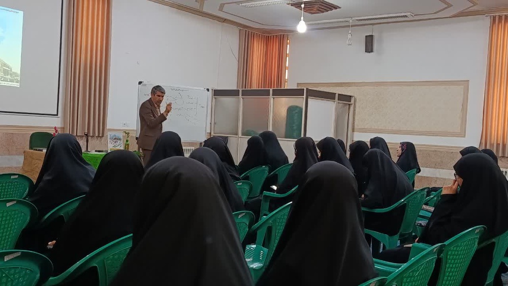 اقتصاد مقاومتی بر پایه تولید ملی و مشارکت مردم تقویت می‌شود