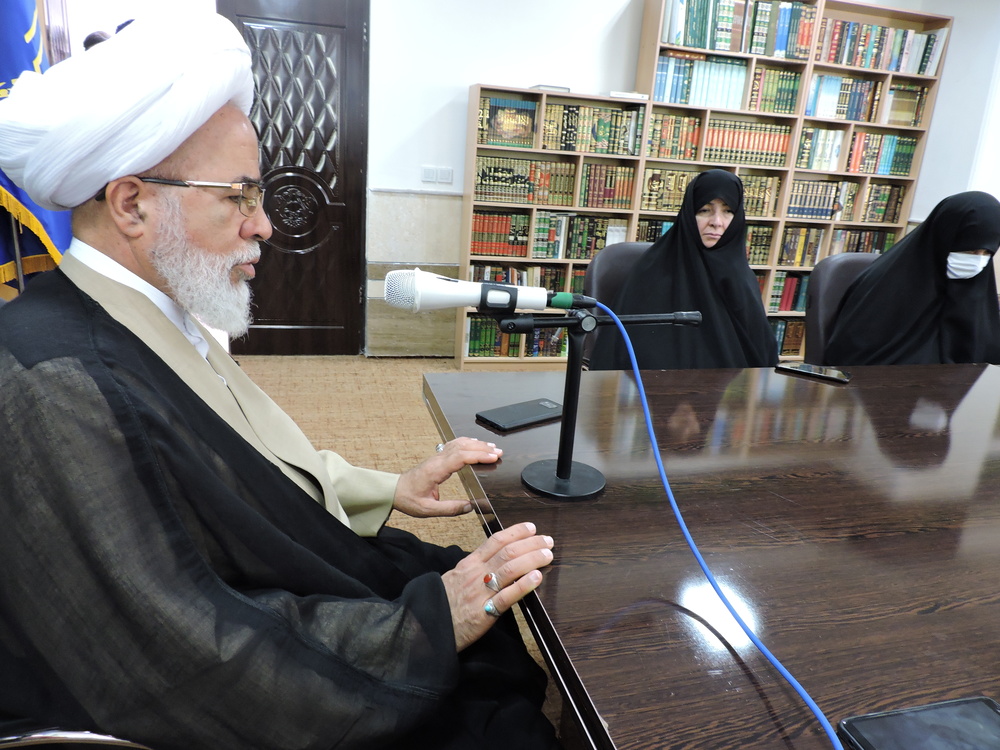 عرصه فعالیت بانوان، عرصهای بسیار مهم و اثرگذار است که به هیچ وجه نباید از آن غفلت کرد.