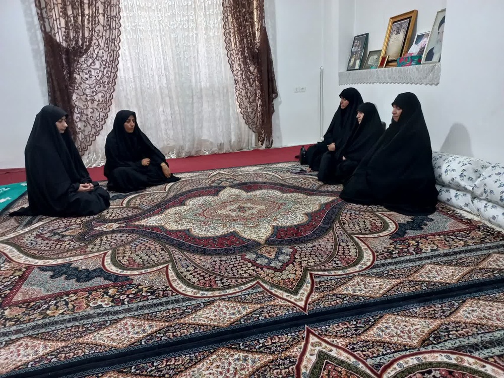 دیدار مدیر و کادر مدرسه علمیه معصومیه شهرستان خرم‌آباد با خانواده معزز شهید والامقام، شهید امید میردریکوندی 