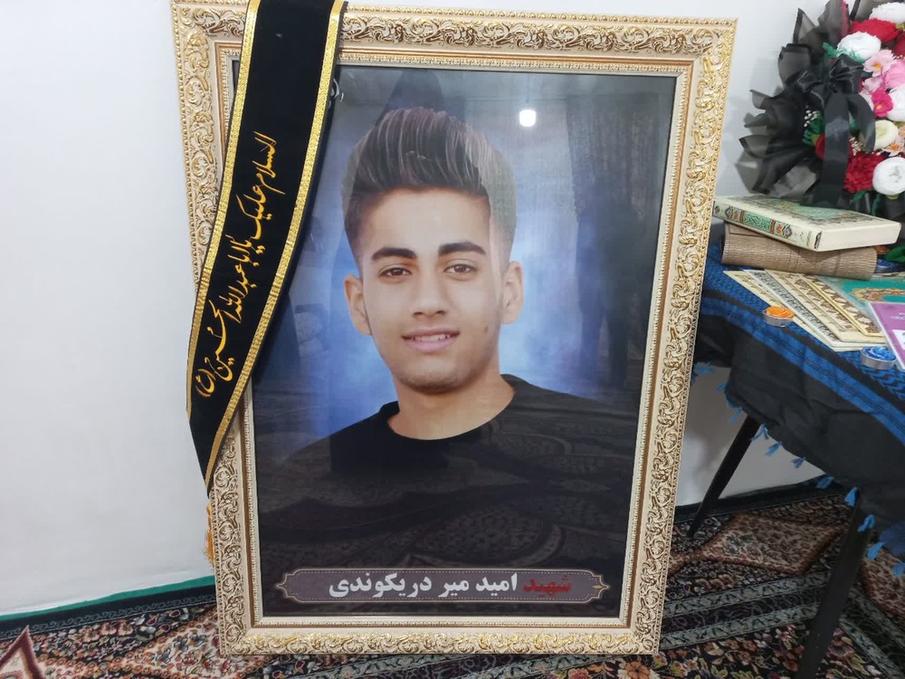 دیدار مدیر و کادر مدرسه علمیه معصومیه شهرستان خرم‌آباد با خانواده معزز شهید والامقام، شهید امید میردریکوندی 