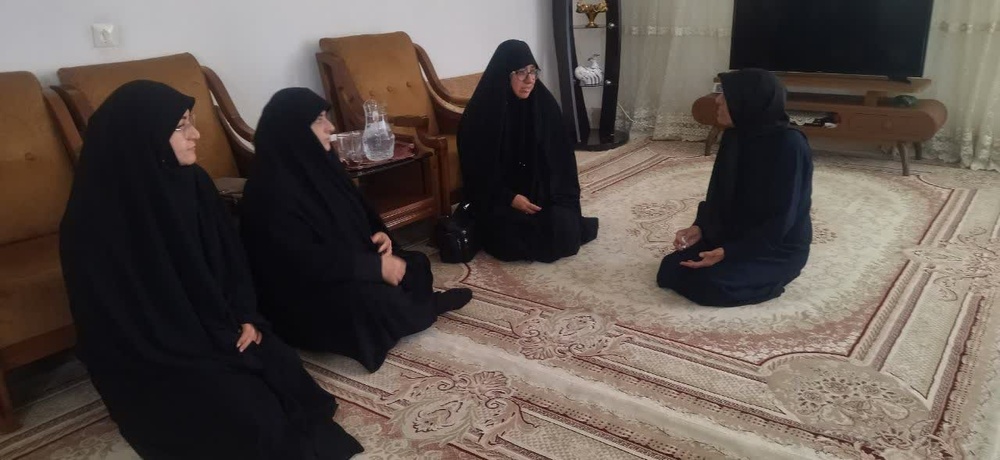 دیدار مدیر و کادر مدرسه علمیه زینبیه شهرستان خرم‌آباد با خانواده معزز شهیده والامقام، شهیده شهره رشیدی نسب