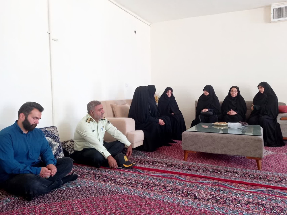 تصاویر/ دیدار و تفقد کادر مدیریت حوزه علمیه خواهران لرستان و مدارس خرم‌آباد با خانواده‌های معظم شهدای جنگ تحمیلی سوم