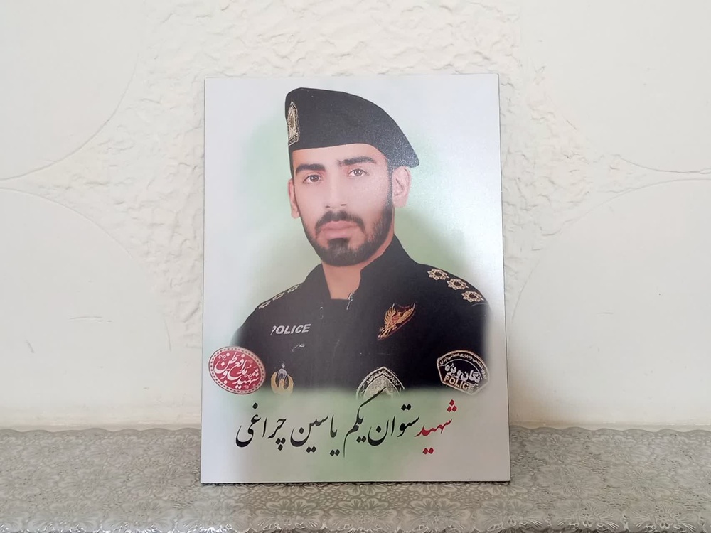 کادر مدیریت حوزه علمیه خواهران استان لرستان، مدیر حوزه فاطمیه به همراه مسئولان نیروی انتظامی با خانواده معزز شهید والامقام، یاسین چراغی