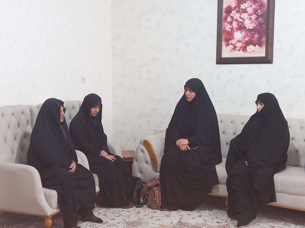 دیدار مدیر و کادر مدرسه علمیه معصومیه شهرستان خرم‌آباد با خانواده معزز شهید والامقام، شهید شهید پرویز اسماعیلوند