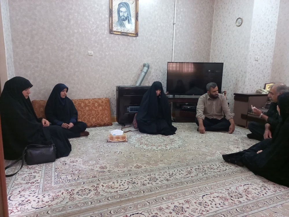 دیدار مدیر و کادر مدرسه علمیه معصومیه شهرستان خرم‌آباد با خانواده معزز شهید والامقام، شهیده معصومه سادات کشفی