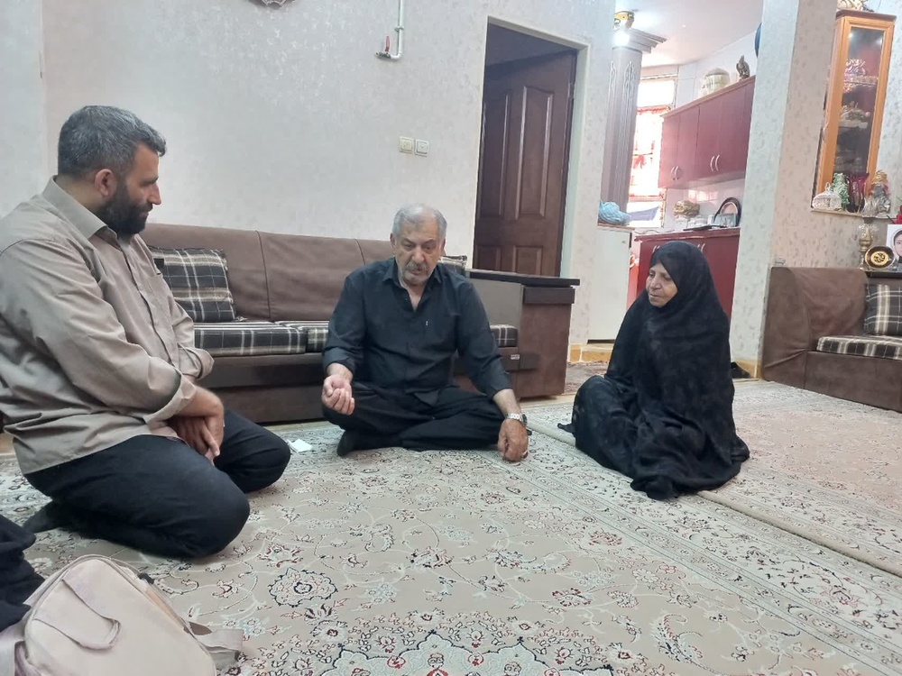 دیدار مدیر و کادر مدرسه علمیه معصومیه شهرستان خرم‌آباد با خانواده معزز شهید والامقام، شهیده معصومه سادات کشفی