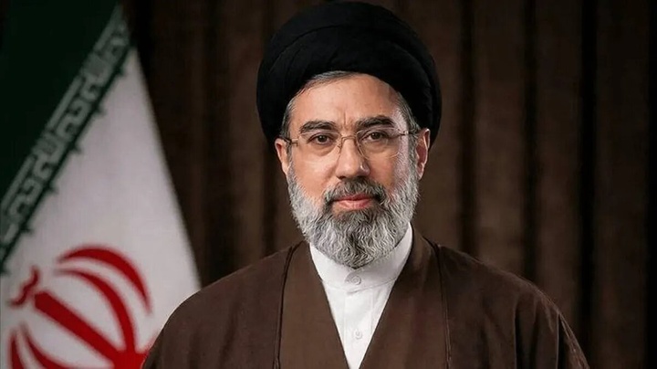 رهبر معظم انقلاب: خمینی کبیر و خامنه‌ای شهید آمادگی ملت را احیا کردند