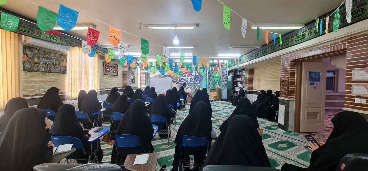 برگزاری نشست تخصصی با عنوان دانشافزایی غدیر در حوزه علمیه خواهران دورود