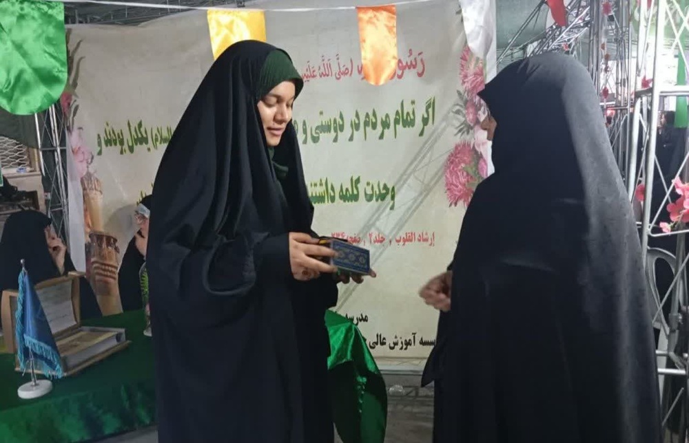 برپایی غرفه معرفتی مدرسه علمیه تخصصی حضرت زینب کبری(س) رفسنجان