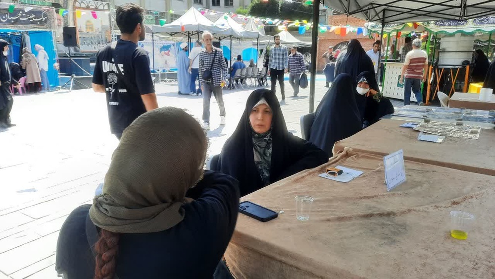 برگزاری سیزدهمین روز فعالیت قرارگاه جهادی کوثر در بازار تهران