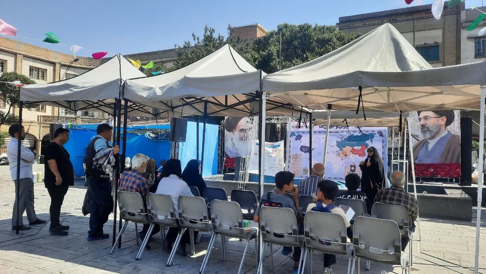 برگزاری سیزدهمین روز فعالیت قرارگاه جهادی کوثر در بازار تهران