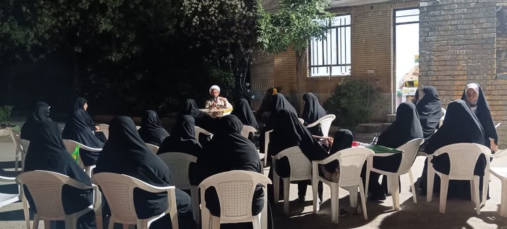 نشست تخصصی راهکارهای مقابله با پدیده بدپوششی و وظایف طلاب در این موضوع