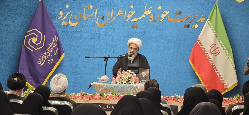 آیت‌الله حاج شیخ محمدجواد فاضل لنکرانی در جمع مدیران و اساتید حوزه علمیه خواهران استان یزد