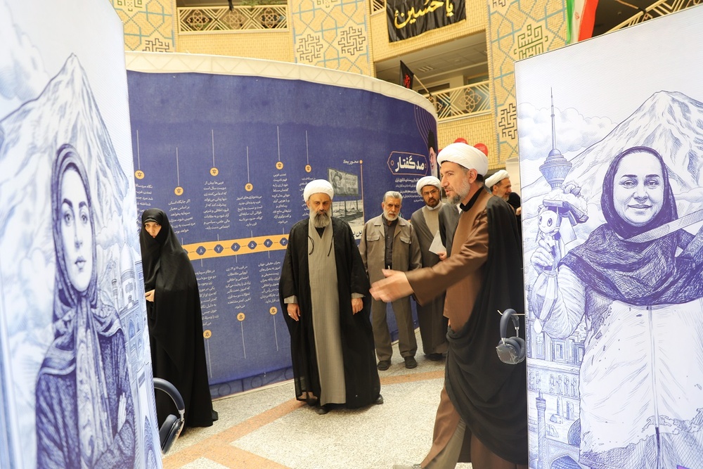 بازدید مدیر حوزههای علمیه خواهران از نمایشگاه «بانوی ایرانی»+ تصاویر