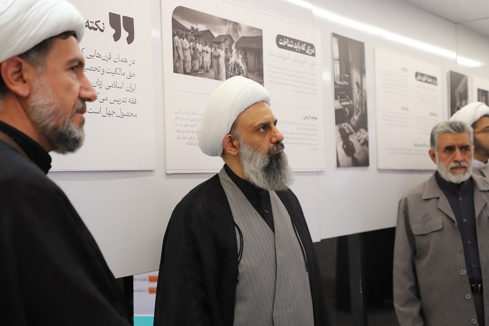 بازدید مدیر حوزههای علمیه خواهران از نمایشگاه «بانوی ایرانی»+ تصاویر