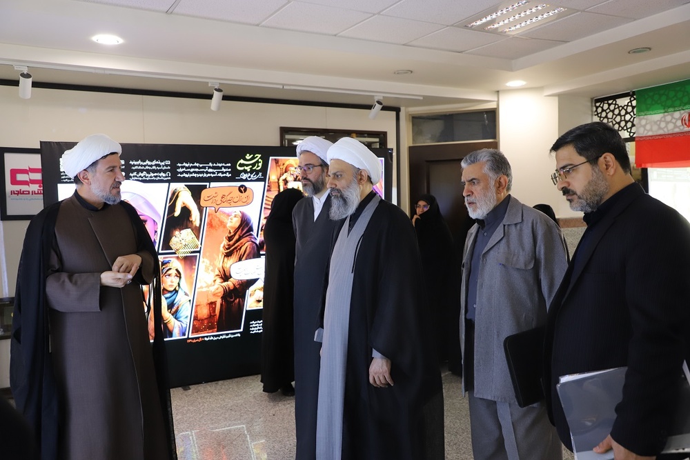 بازدید مدیر حوزههای علمیه خواهران از نمایشگاه «بانوی ایرانی»+ تصاویر