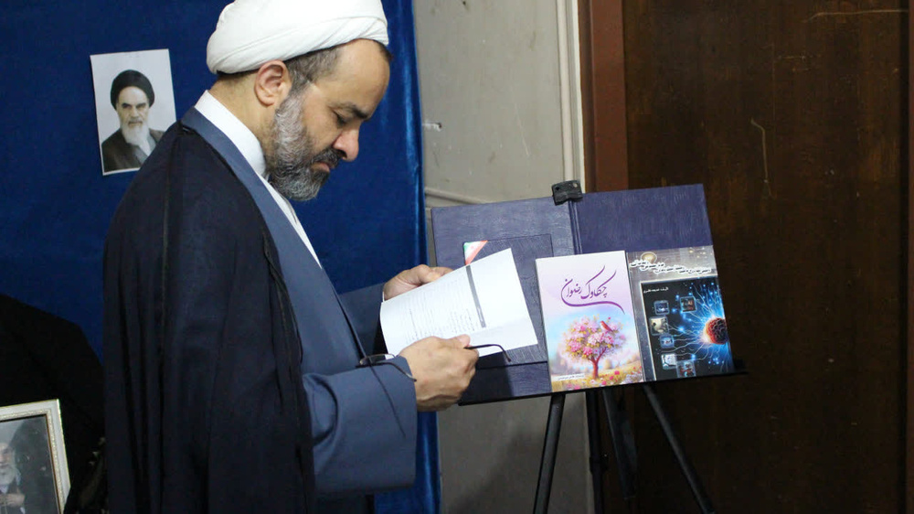 بازدید معاون پژوهش حوزه‌های علمیه خواهران از نمایشگاه دستاوردهای علمی هرمزگان و رونمایی از سه اثر پژوهشی طلاب خواهر هرمزگان