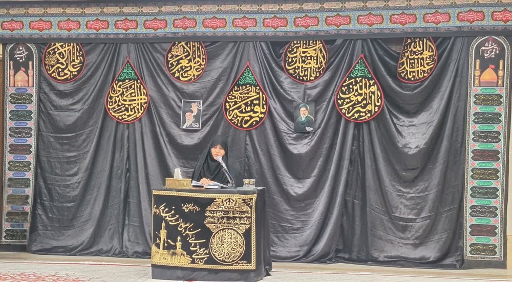 برگزاری مراسم عزاداری حضرت سیدالشهدا (ع) با حضور خانواده معزز شهدای جنگ رمضان در مدرسه علمیه بانو امین(ره)
