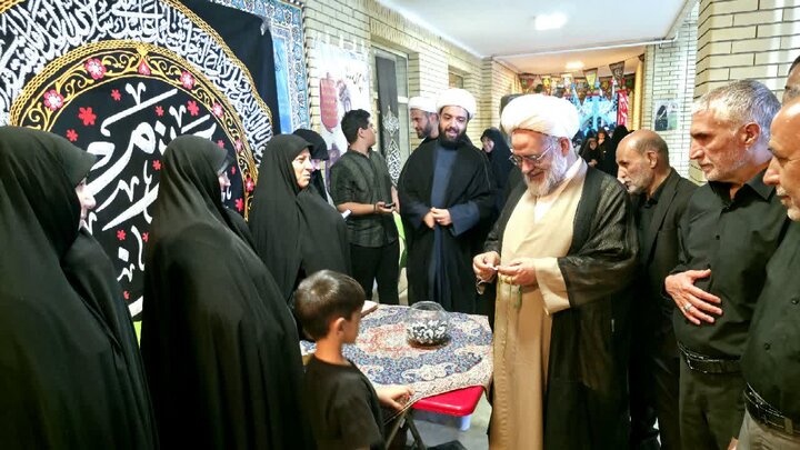 تصاویر/بازدید امام جمعه سیرجان از فعالیت‌های مدرسه علمیه نرجسیه در ایام محرم