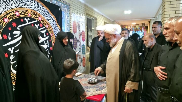 بازدید امام جمعه سیرجان از فعالیت های مدرسه علمیه نرجسیه در ایام محرم