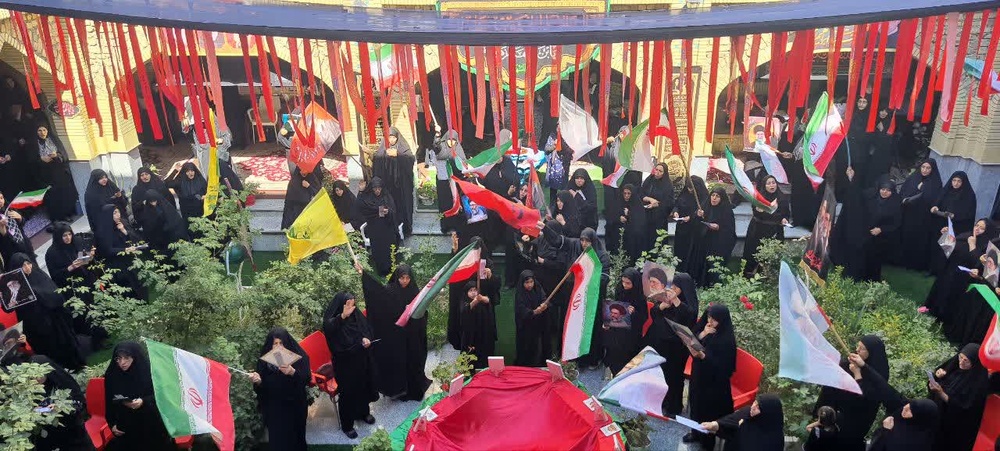 تصاویر/نیلوفرانِ فاطمه‌بنت‌اسد، در مسیرِ خامنه‌ای تا طلوعِ فجرِ ظهور