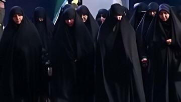 تجدید میثاق و ادای احترام جمعی از بانوان طلبه فعال در عرصه بین‌الملل و کنشگران فرهنگی استان تهران به رهبر شهید انقلاب