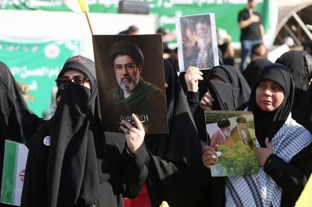 زنان عراق در تشییع رهبر شهید همان وارثان بنی‌اسد