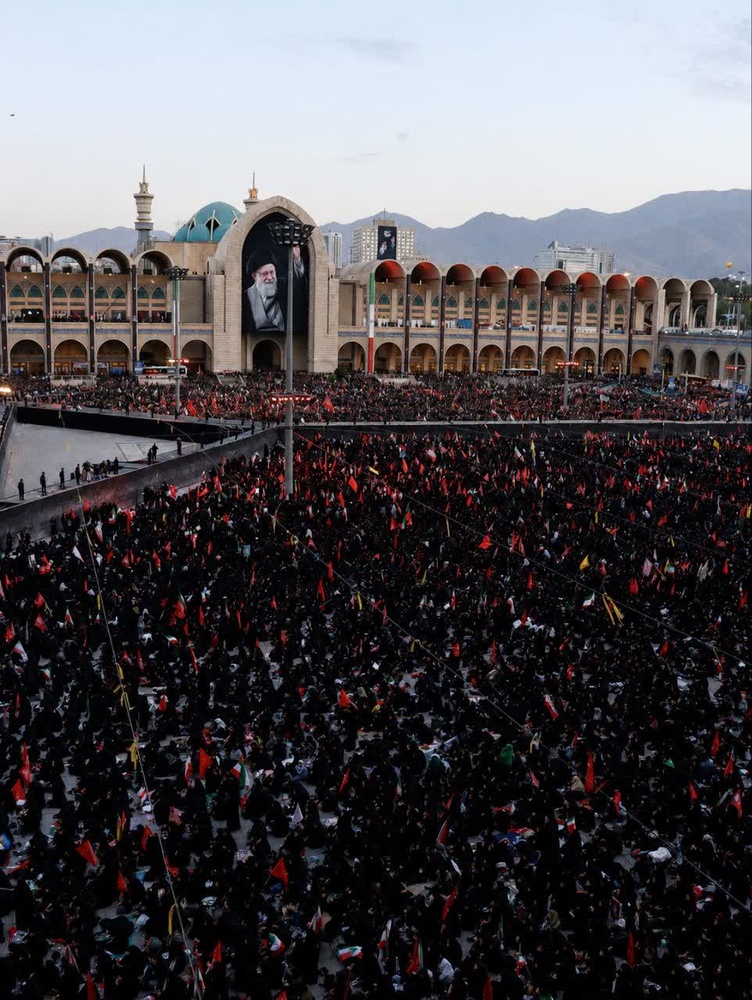 حضور طلاب مدارس علمیه خواهران استان تهران در مراسم تشییع قائد شهید