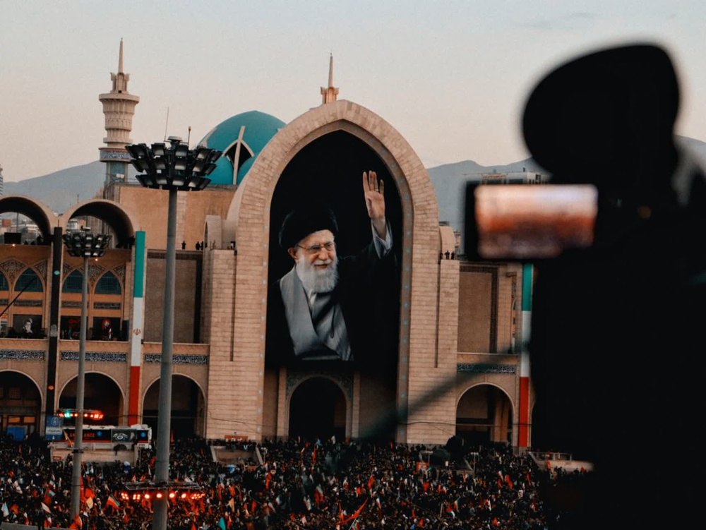 حضور طلاب مدارس علمیه خواهران استان تهران در مراسم تشییع قائد شهید