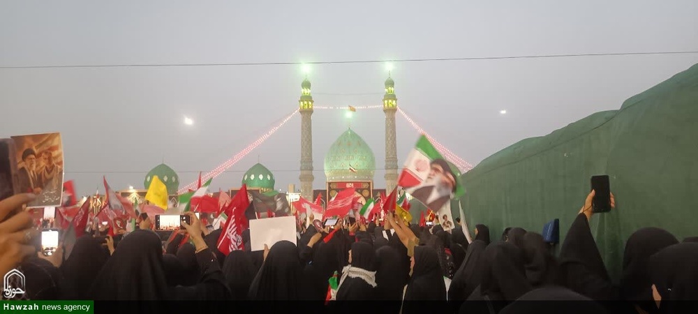 حضور بانوان طلبه شهرهای مختلف استان کرمان در مراسم تشییع رهبر شهید