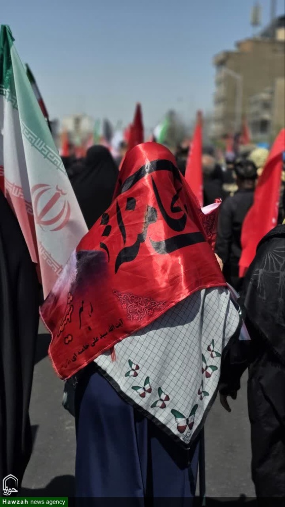 حضور بانوان طلبه شهرهای مختلف استان کرمان در مراسم تشییع رهبر شهید